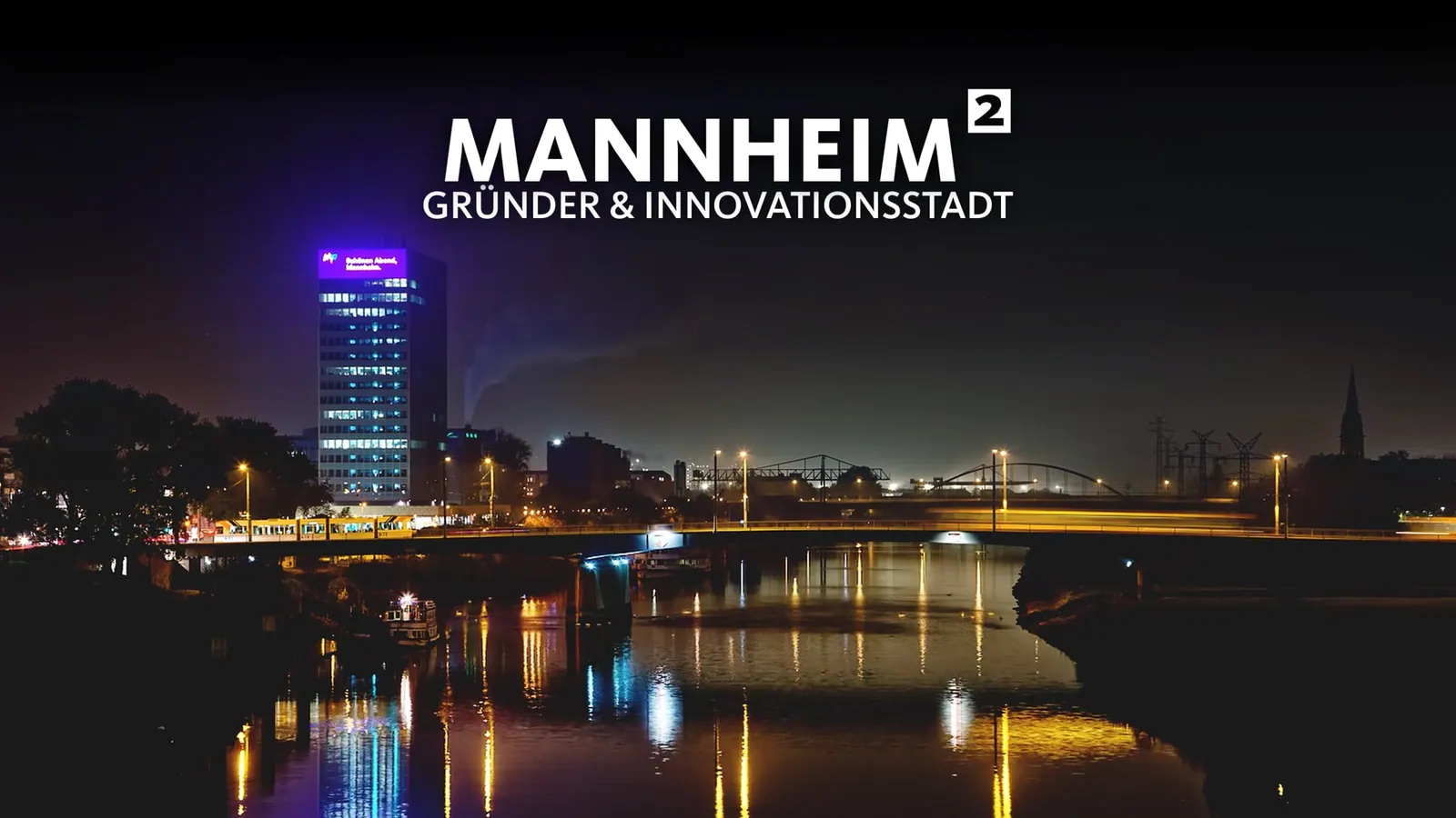 Nächtliche Skyline von Mannheim mit Spiegelung im Fluss, Titel „Gründer- & Innovationsstadt“