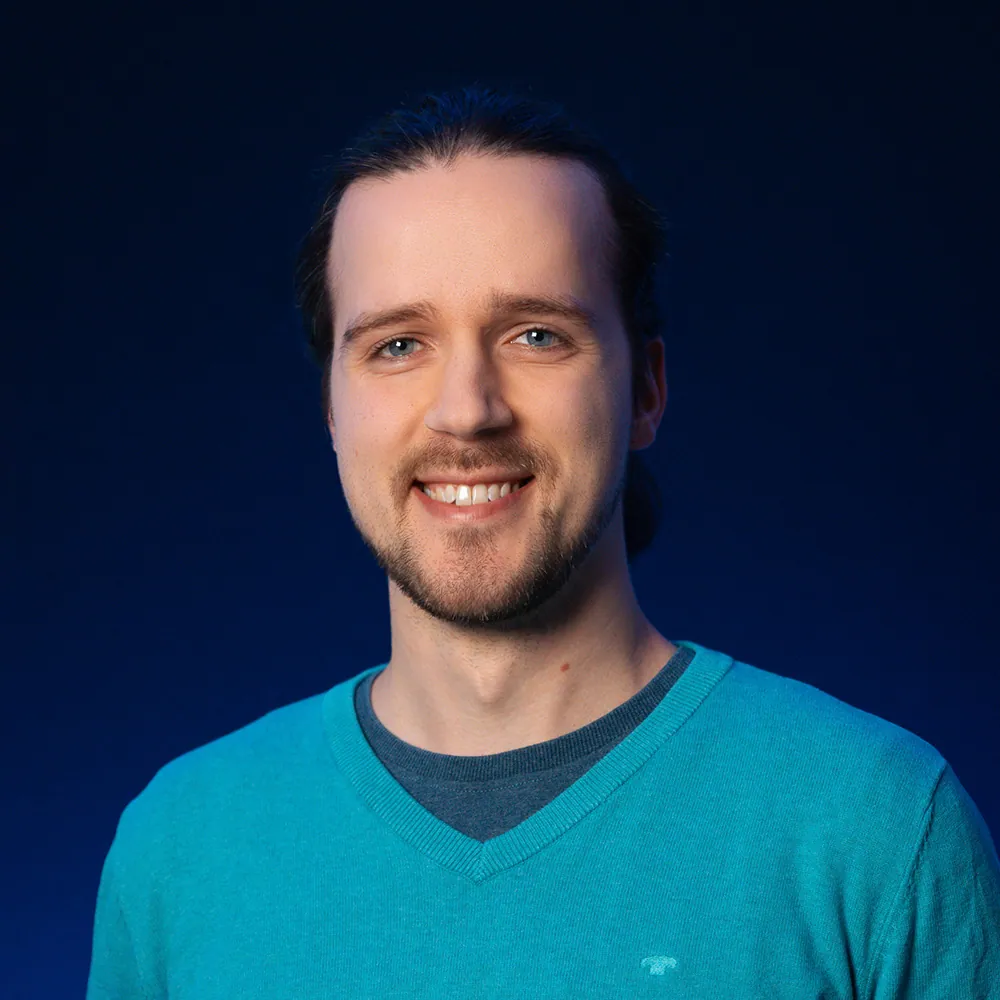 Victor Indus, Senior Editor